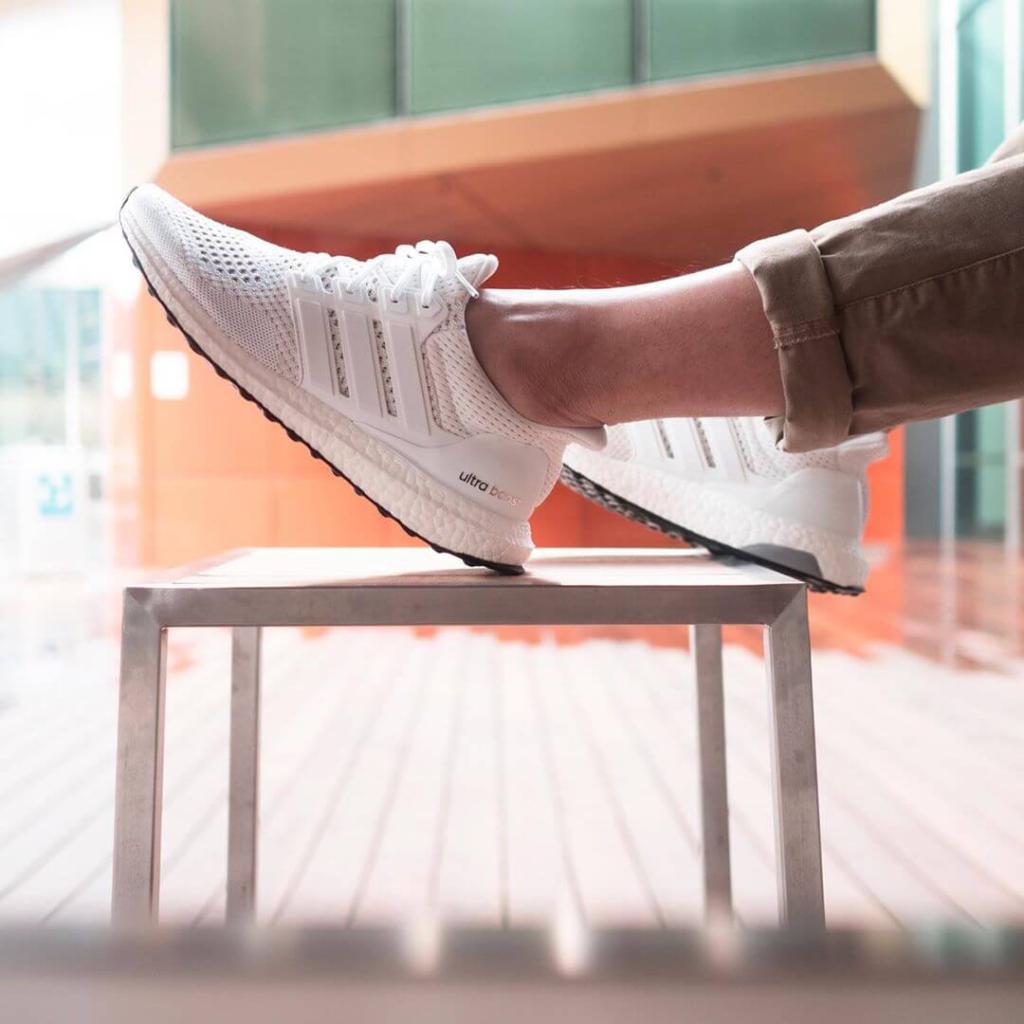 làm sạch giày Adidas Ultra Boost Triple White 4