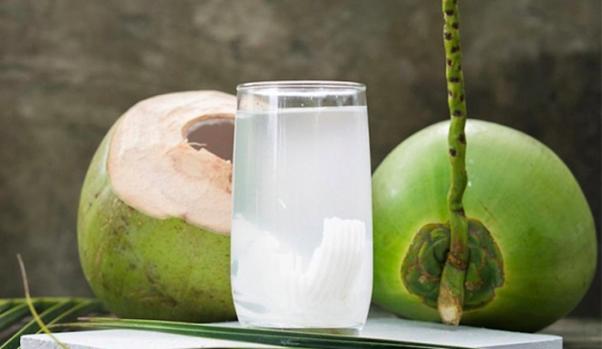 Công dụng làm đẹp của nước dừa​ bạn đã biết chưa?
