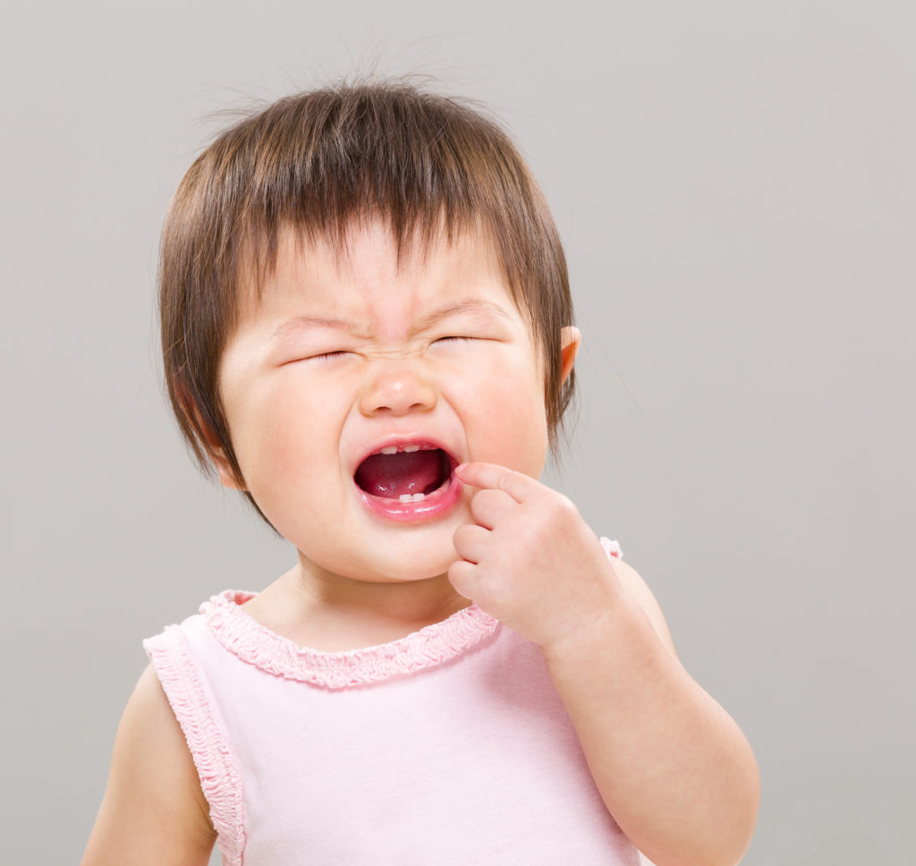 Thời điểm trẻ mọc răng cha mẹ cần chú ý gì?